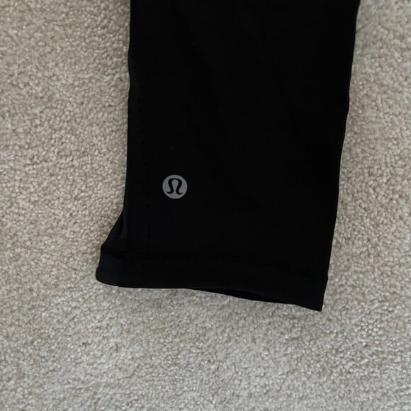 Lululemon Smooth Stride Crop Black Size 2 Stylish Mesh on Side Leggings - Picture 10 of 16